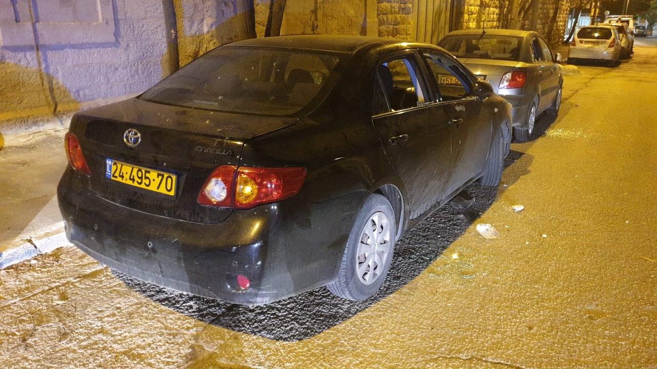 Video| Masked Israeli settlers vandalize over 12 Palestinian vehicles in occupied Jerusalem
