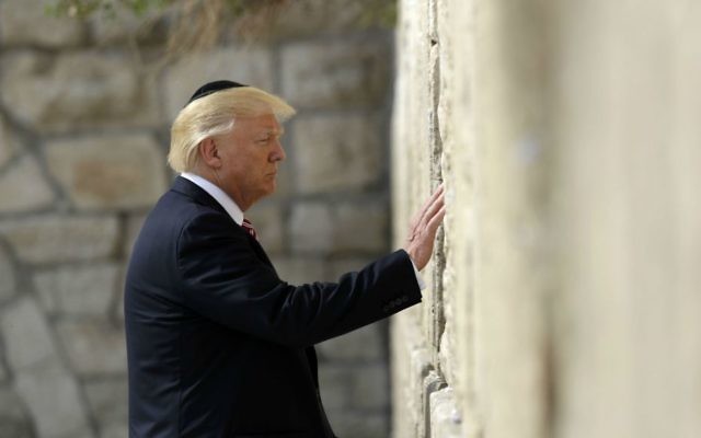 Trump complains that "American Jews don't love Israel"