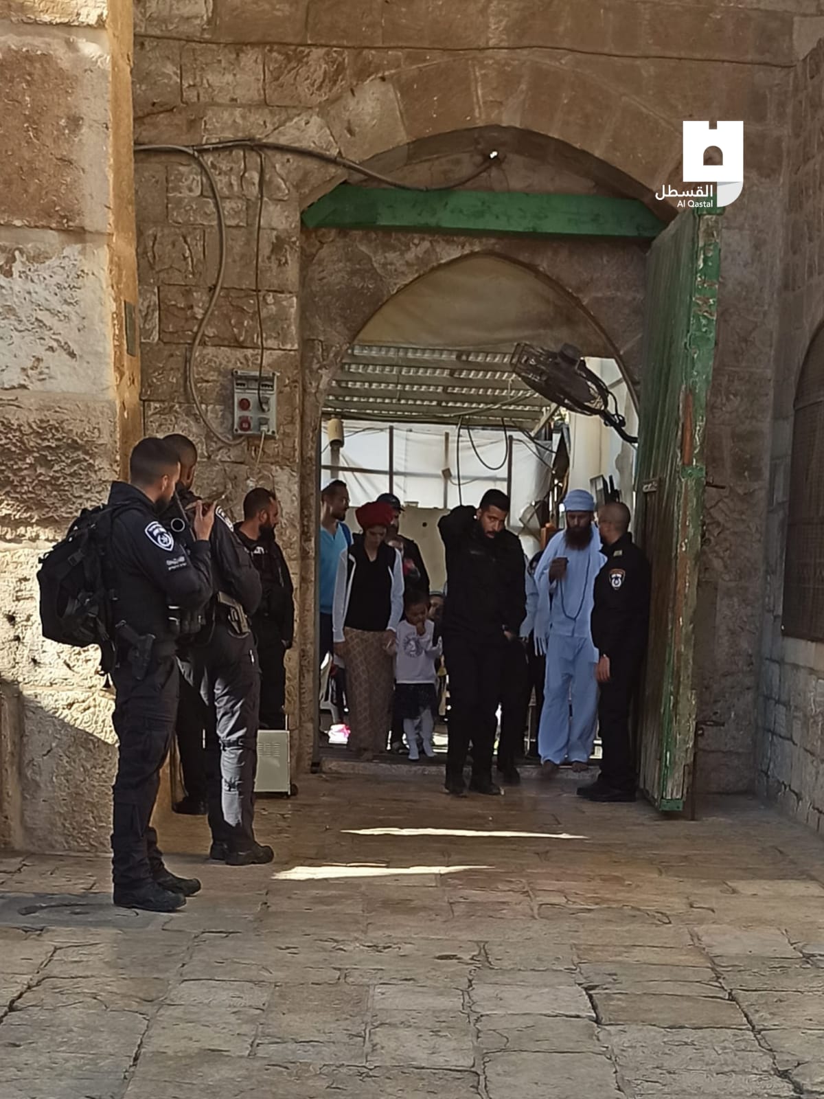 Under forces protection, dozens Israeli settlers break into Al-Aqsa in occupied Jerusalem