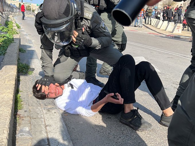 Israeli forces brutally assault, disperse Palestinians gathering to mark Islamic holiday in Jerusalem