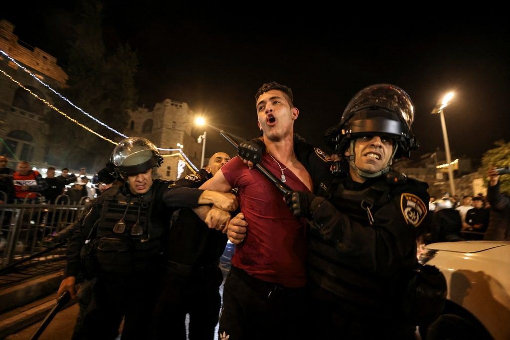 Israeli forces brutally attack, arrest Palestinians at Bab Al-Amud Plaza