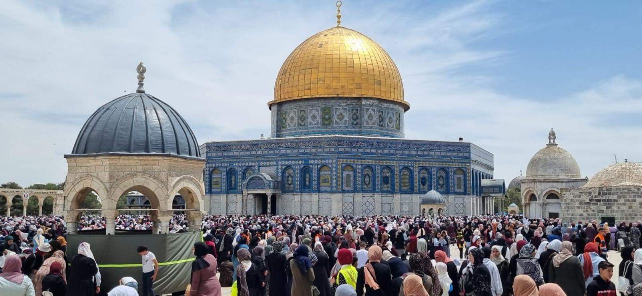 Despite Israel’s repeated raids, 150,000 Palestinians perform Friday prayer at Jerusalem’s Al-Aqsa