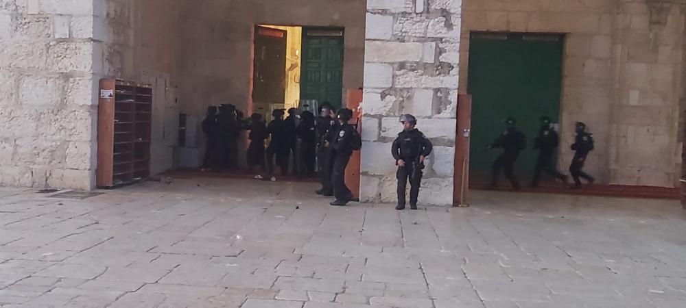 For fifth consecutive day, Israeli forces raid al-Aqsa Mosque, attack worshipers in its courtyards