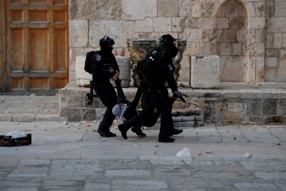 Dozens of Palestinians injured in new violent Israeli raid on al-Aqsa Mosque