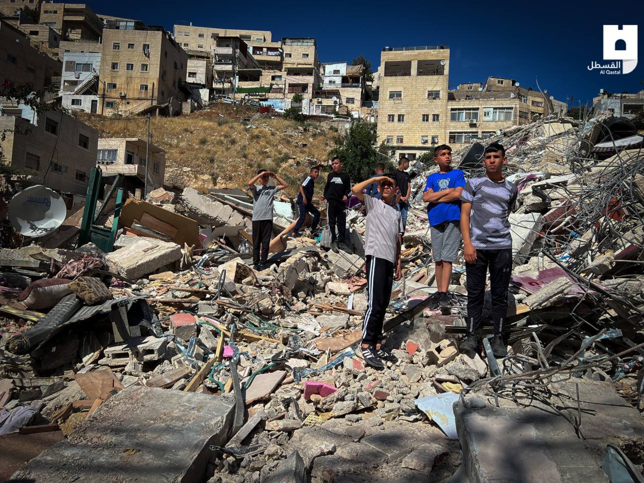 Displacing 30 people, ‘Israel’ demolishes Palestinian-owned building in occupied Jerusalem