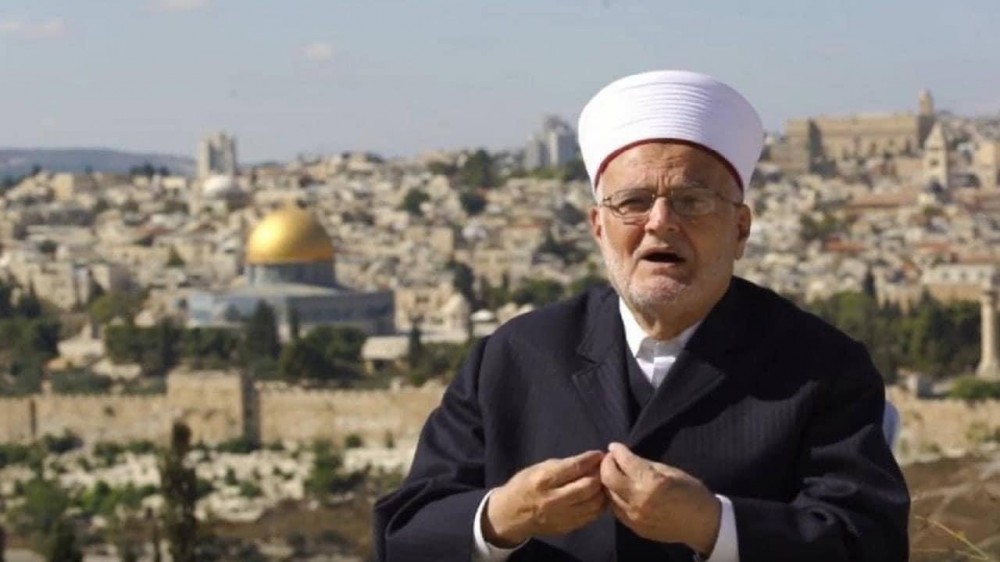 ‘Israel’ bans preacher of al-Aqsa Sheikh Sabri from travelling for 4 months