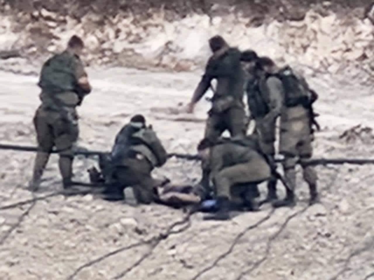 VIDEO| Israeli soldiers shoot, arrest Palestinian worker near Tulkarm