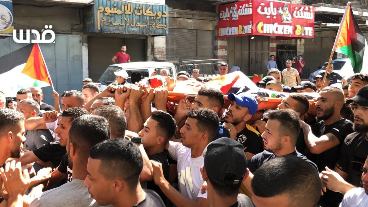 PICTURES| Angry crowd takes part in funeral procession of Palestinian youth killed by Israeli forces in Nablus