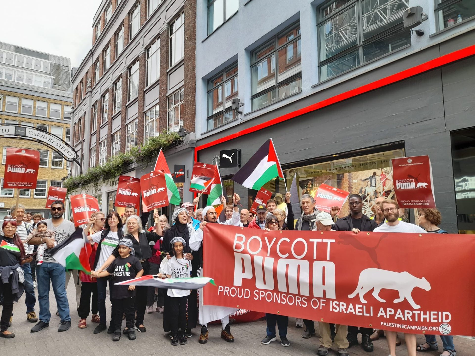 Pictures & Videos| Thousands pro-Palestine activists mark #BoycottPUMA Global Day of Action