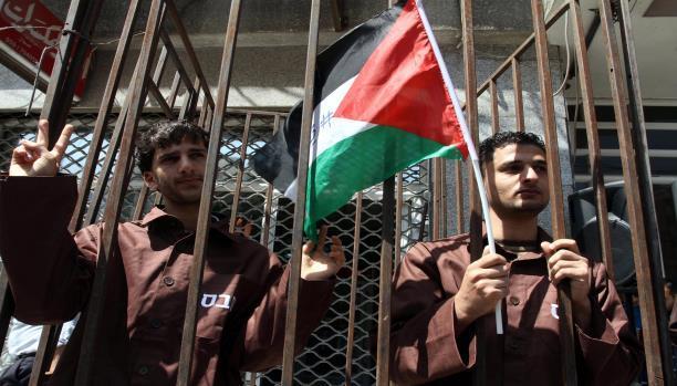 30 Palestinian detainees continue hunger strike against Israel’s administrative detention for 11th day