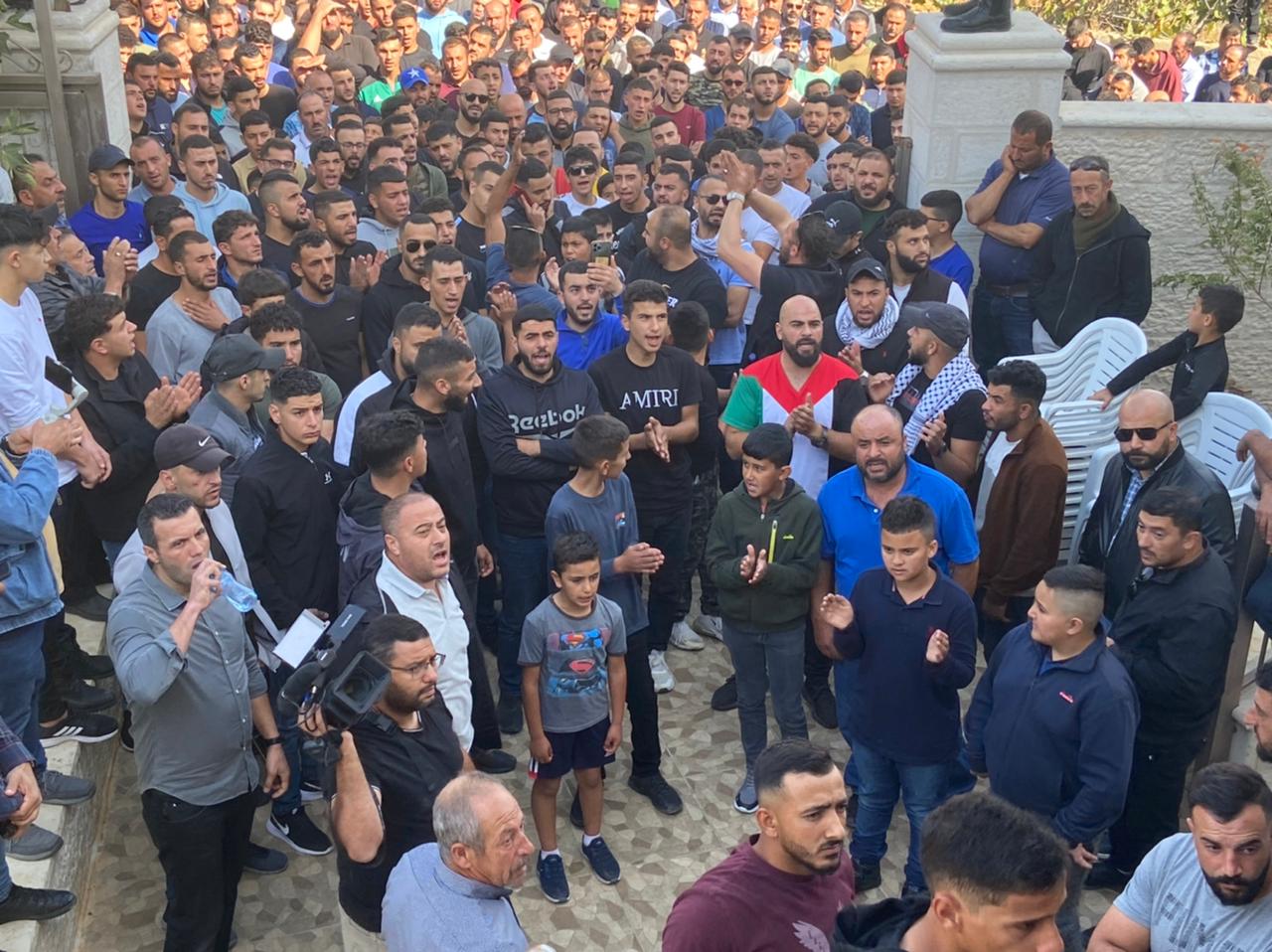 PICTURES & VIDEO| Mourners take part in funeral procession of Palestinian teen killed by Israeli forces near Ramallah