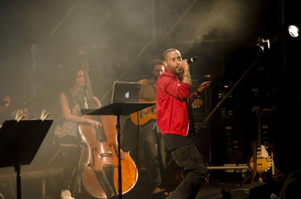 Israeli Police try to shut down Palestinian rapper's show at Christmas market