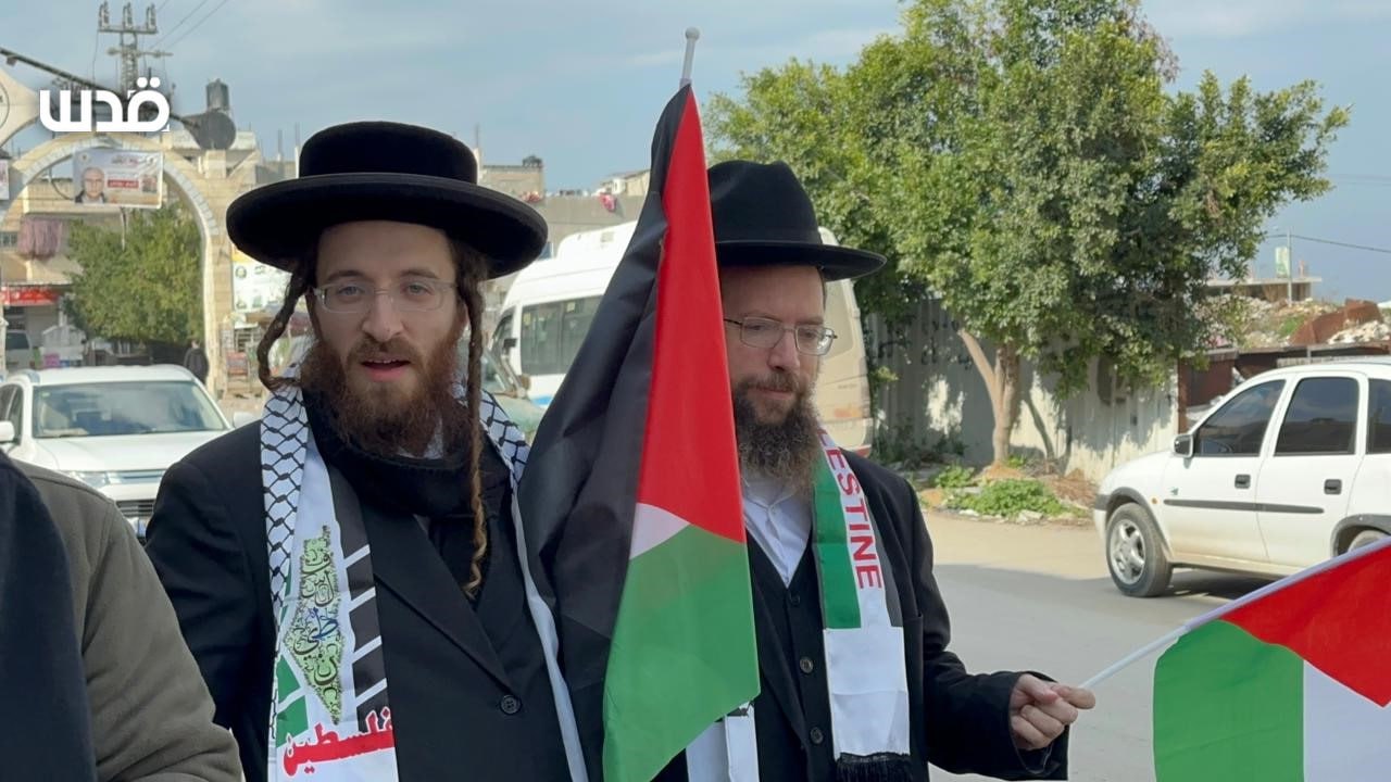 Neturei Karta Jewish activists visit Jenin, raise Palestine flag