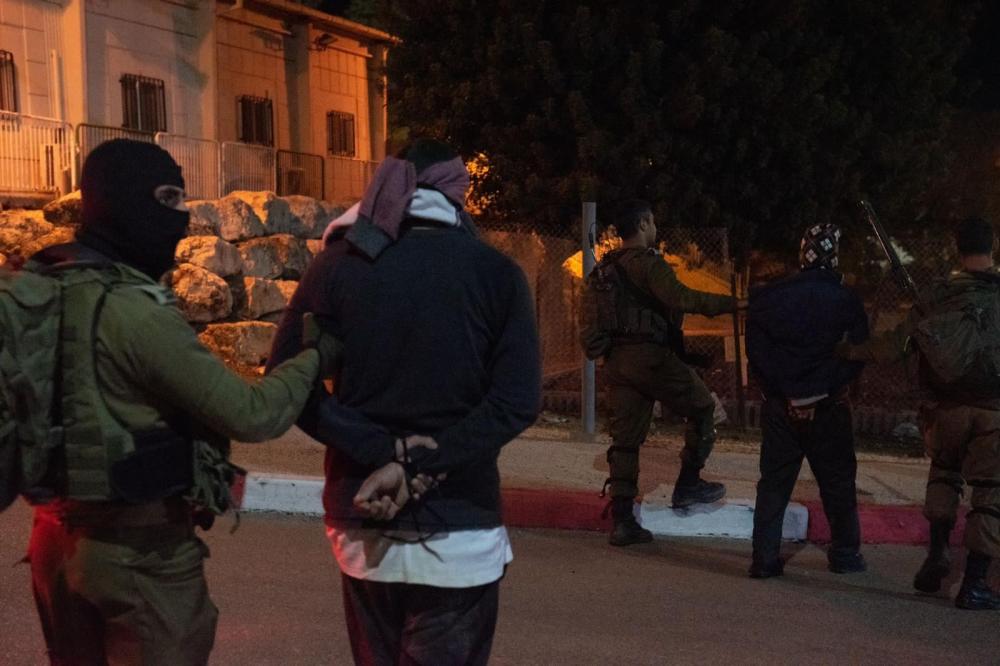 Israeli forces arrest 17 Palestinians in several raids across OPT