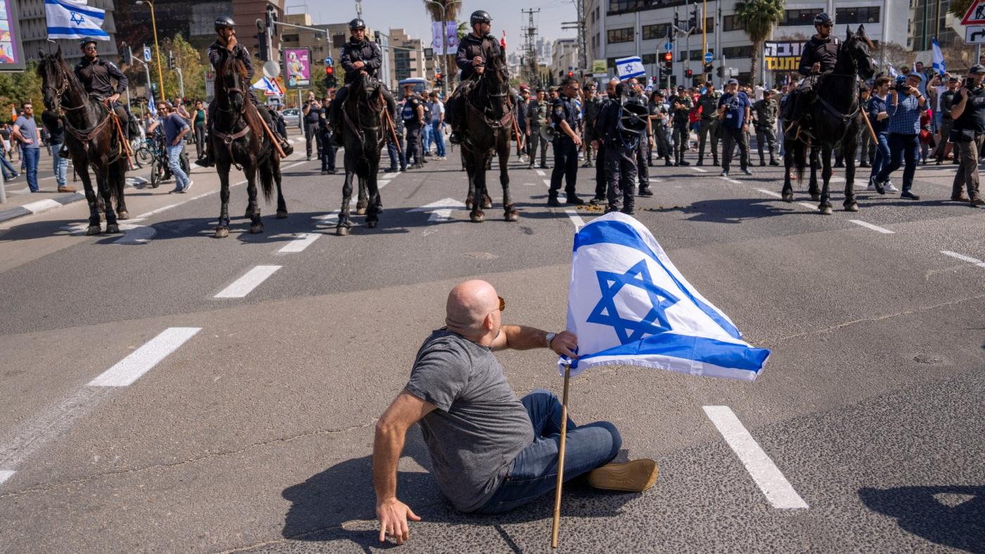 ‘Open your eyes’: Ex-Israeli diplomats warn of dictatorship as Netanyahu visits UK