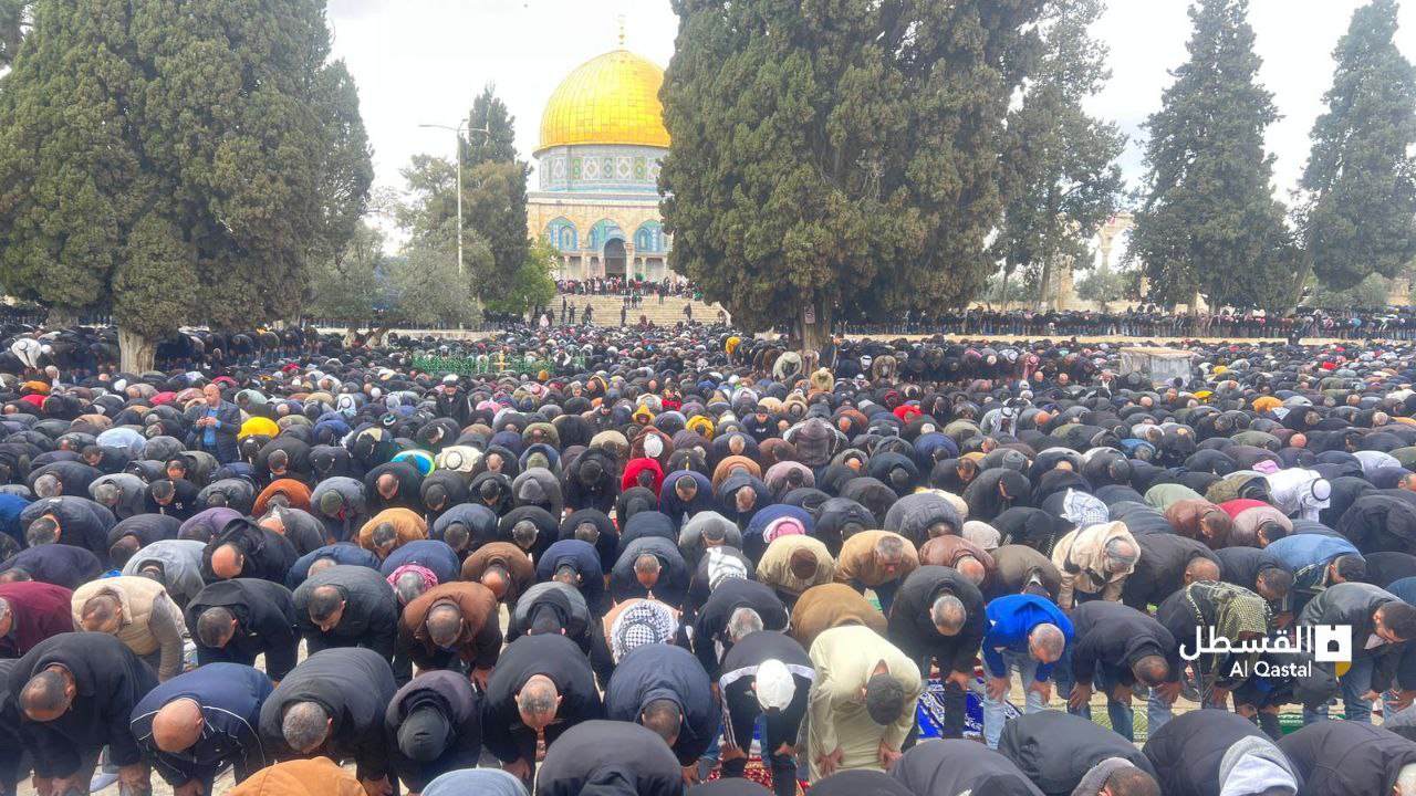250,000 Palestinians attend 2nd Friday prayers of Ramadan at Jerusalem’s Al-Aqsa Mosque