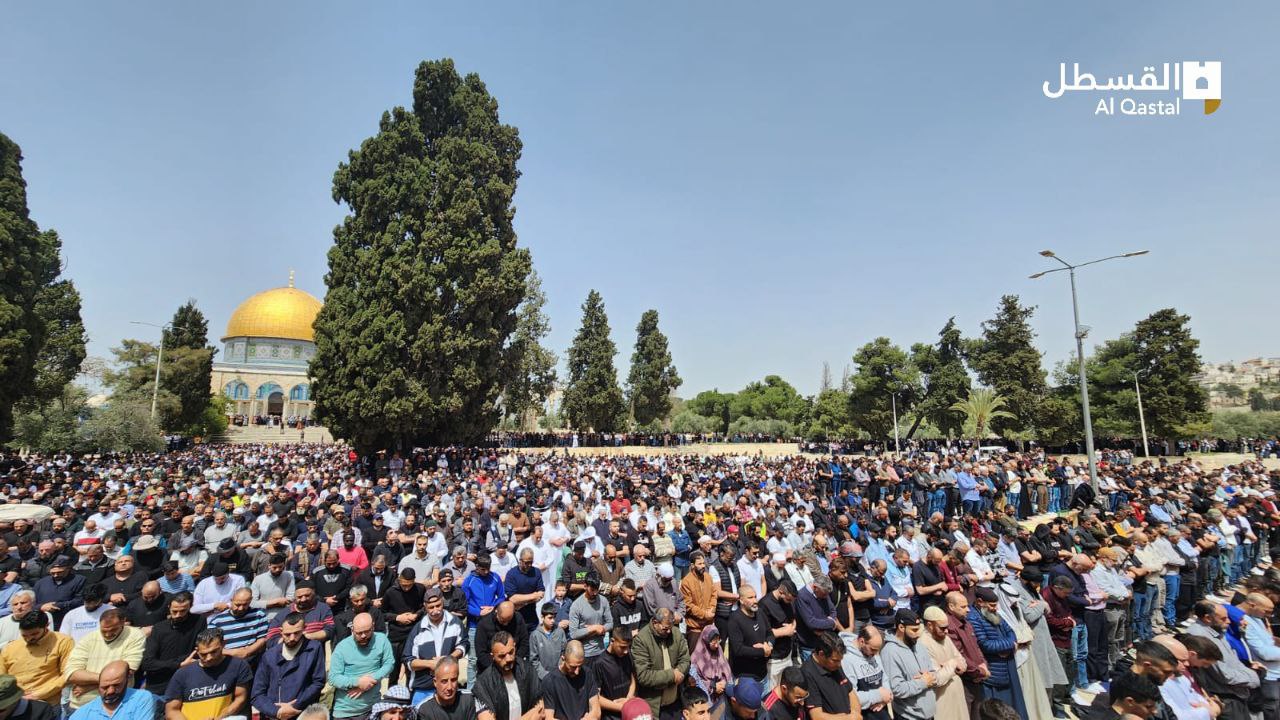 130,000 Palestinians attend 3rd Friday prayers of Ramadan at Jerusalem’s Al-Aqsa Mosque