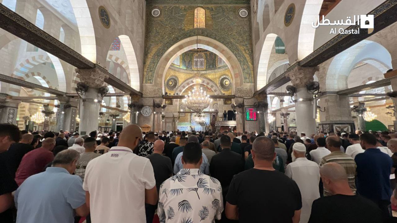 In Pictures: Large number of Palestinians attend Al-Fajr prayer at Jerusalem’s Al-Aqsa Mosque