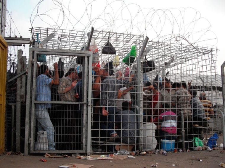 Video: Israeli forces attack Palestinian workers near Qalqilya