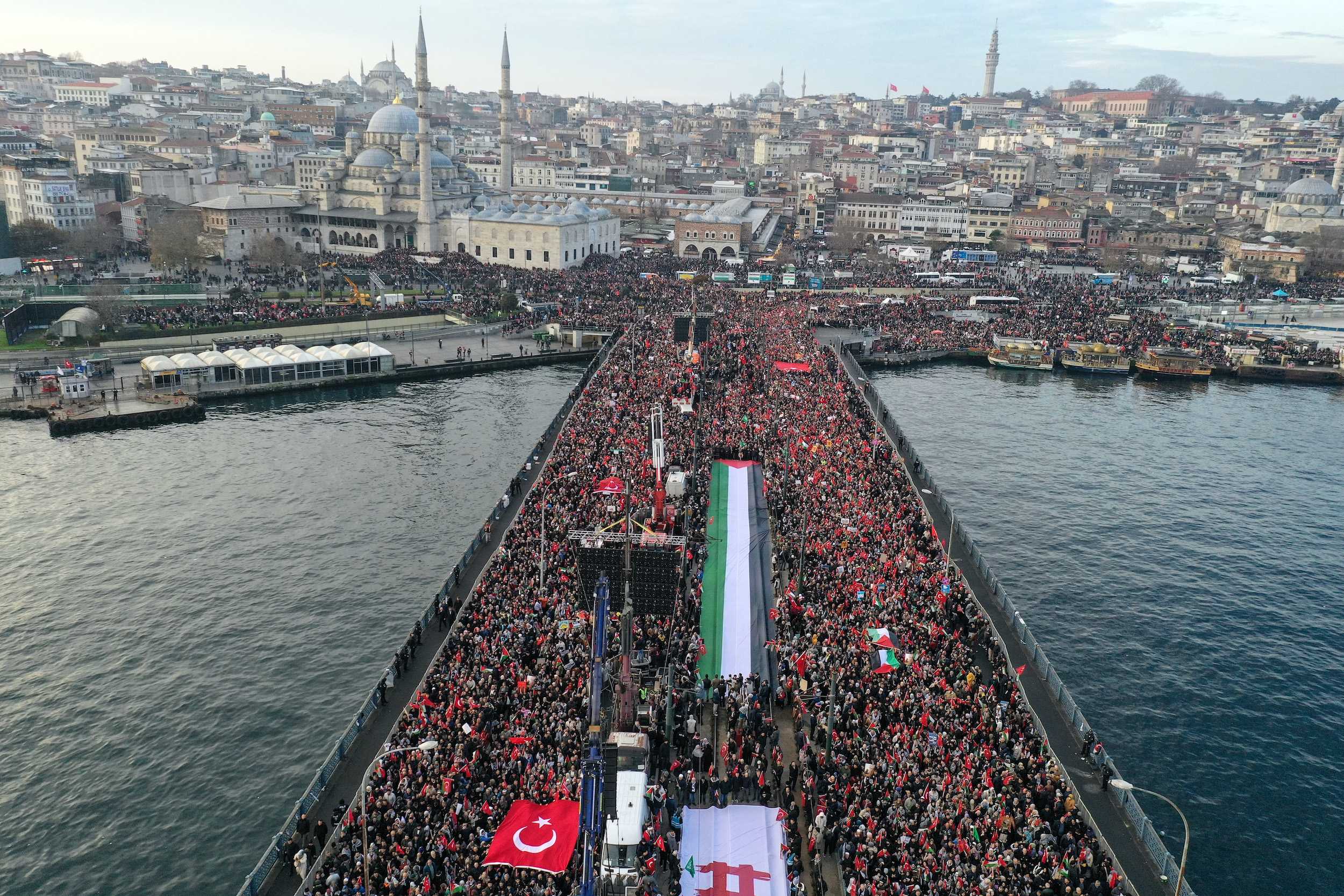 Thousands rally in Istanbul in protest of Israel's atrocities in Gaza