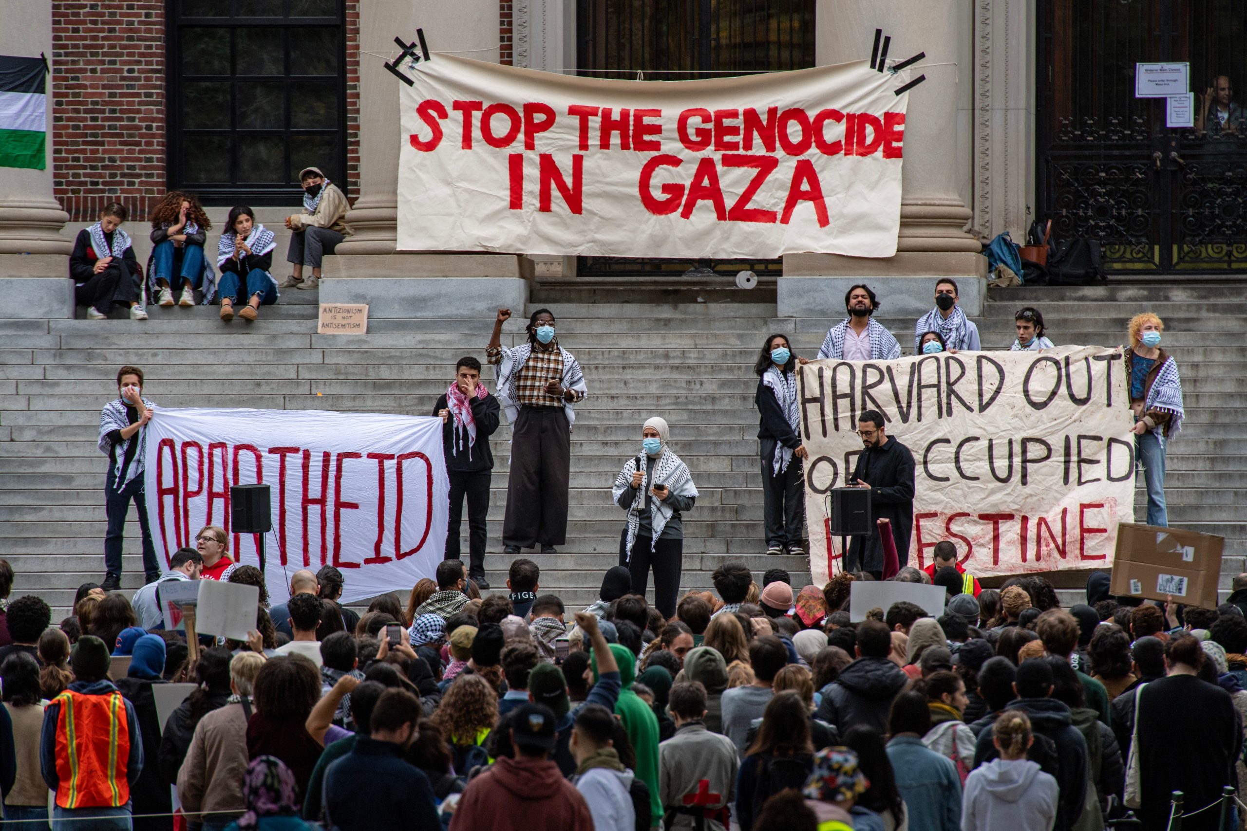 800 civil servants across US and Europe demand end to support for Israel