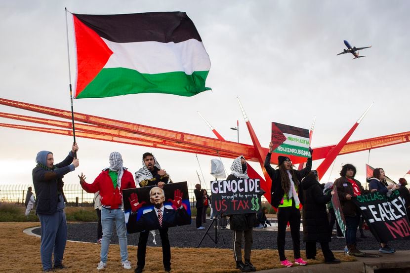 Pro-Palestinian protesters try to stop Biden landing in Dallas