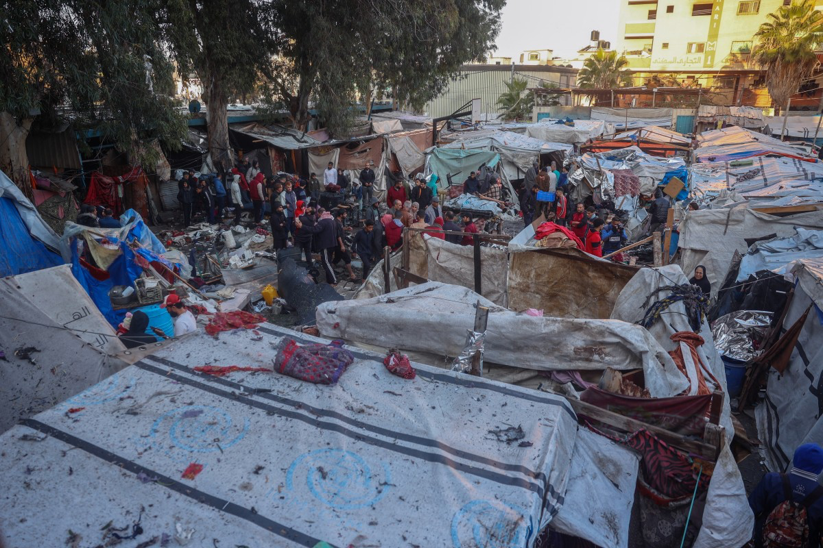 Palestinian Medic killed, Over 15 Tents Burned in Israeli Attack on School-turned-Shelter in Central Gaza