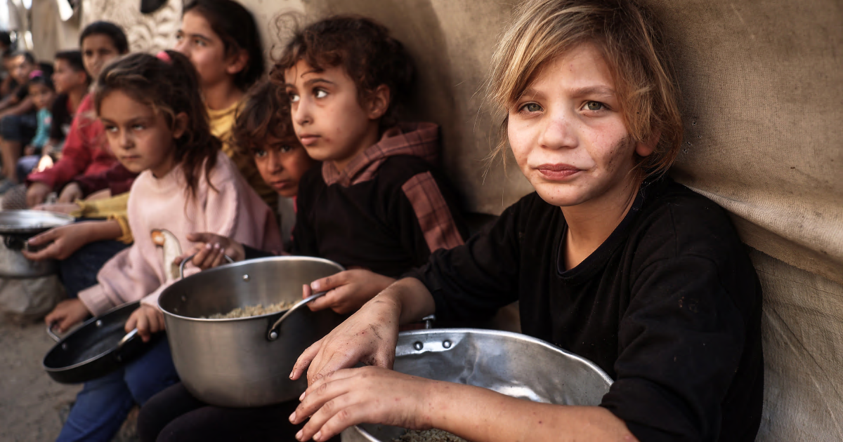 Australian UNRWA Head: Gazan Children 'Rummaging Through Rubble' for Food