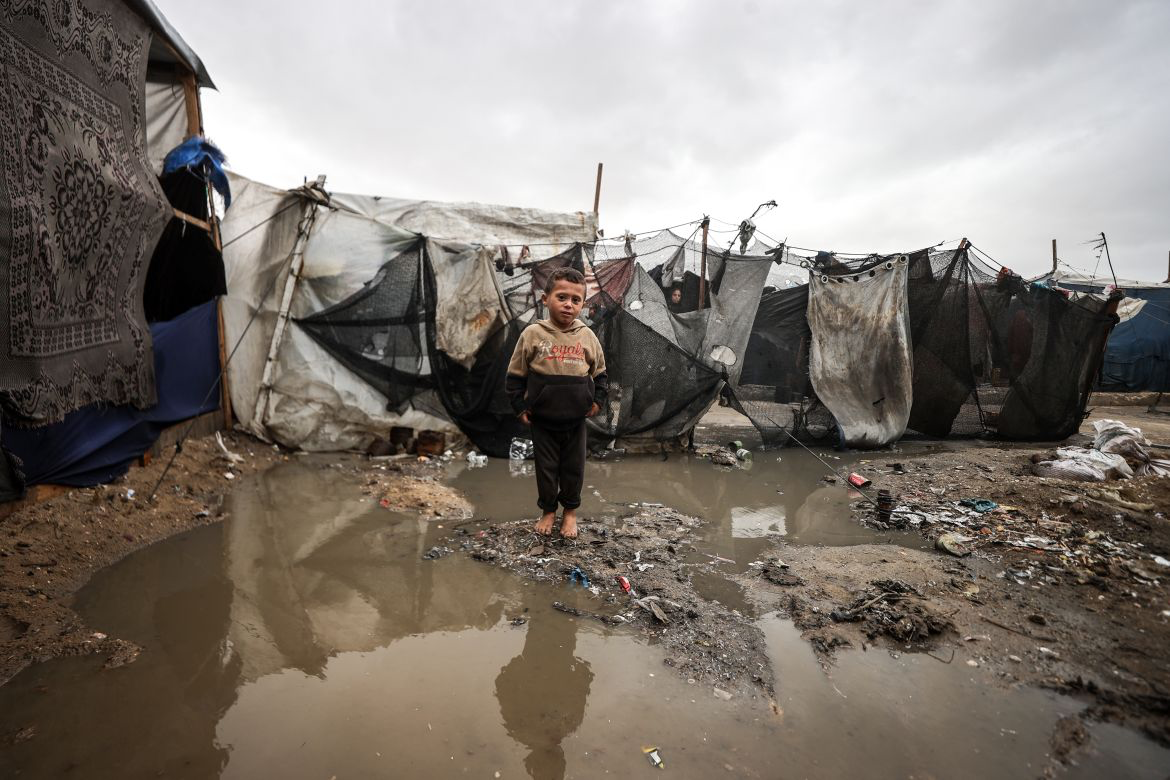 Over 1,500 Tents in Gaza Flooded, Unusable After Days of Rain: Civil Defence