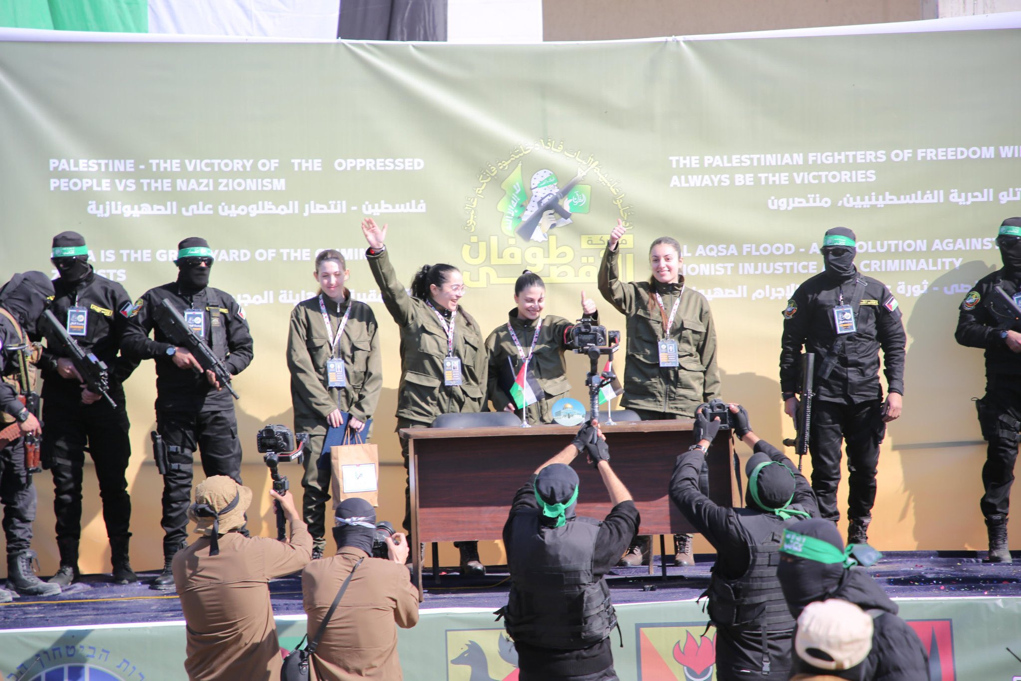 Hamas Hands Over Four Israeli Female Soldiers in Prisoner Swap Deal
