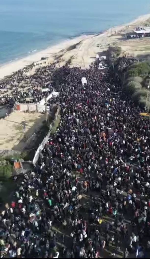 Video: Thousands of Displaced Palestinians Seek to Return to Northern Gaza
