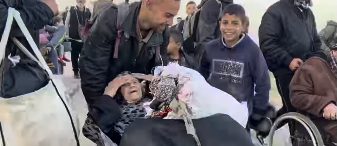 “I Want to Go Home”: Elderly Palestinian Woman Ululates with Joy as She Returns to North Gaza