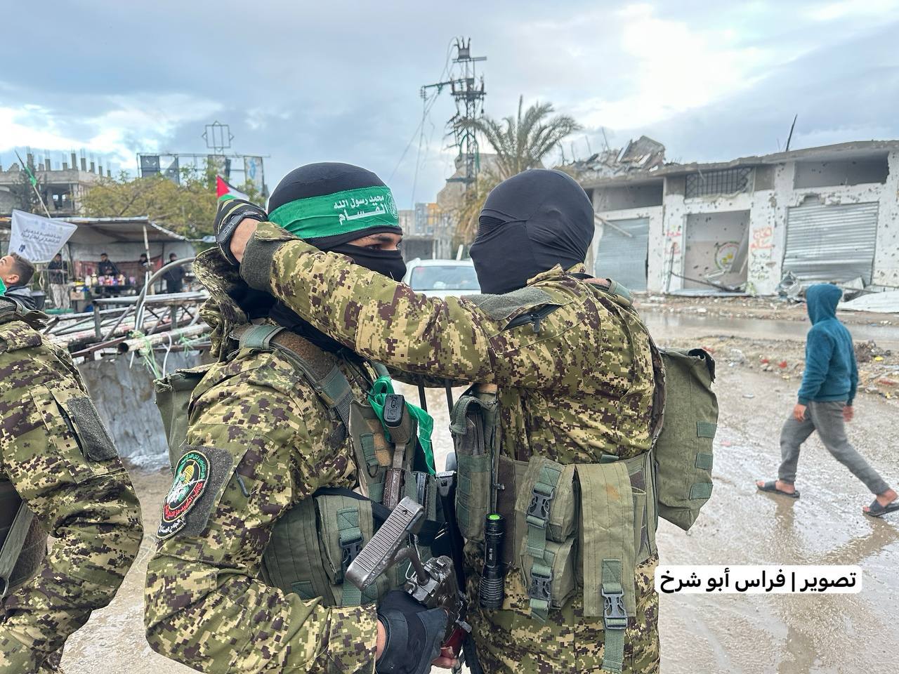 Resistance Begins Handover of Six Israeli Prisoners to Red Cross in Exchange for 602 Palestinian Hostages