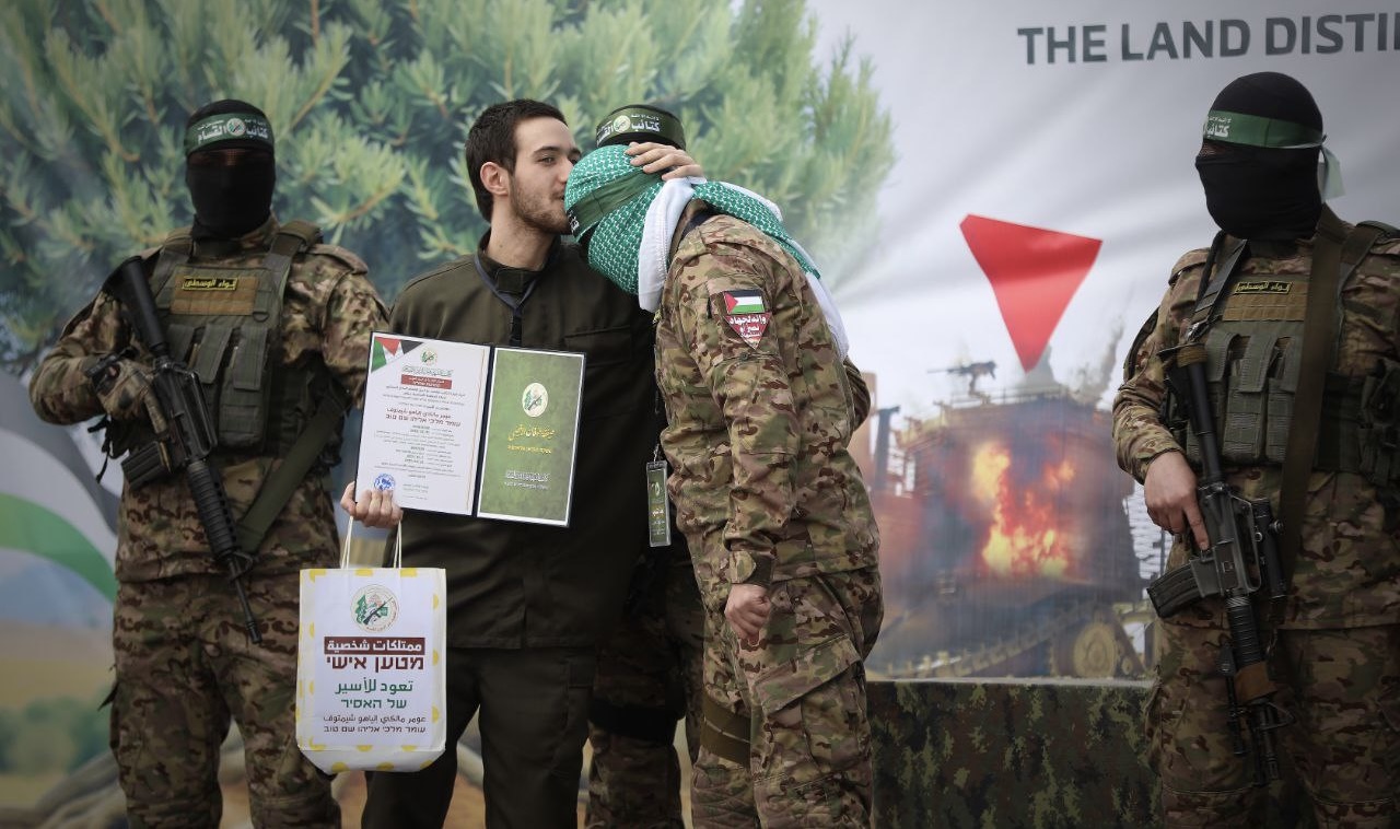 Israel Delays Release of Palestinian Detainees, Accuses Hamas of Breaching Ceasefire Agreement Despite Commitment