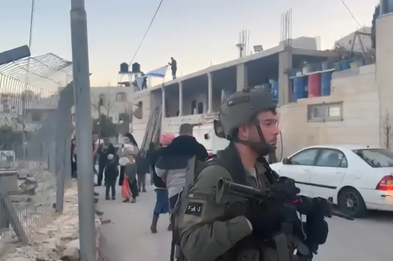 Israeli Settlers Seize Palestinian Home in Hebron While Family Attends Iftar