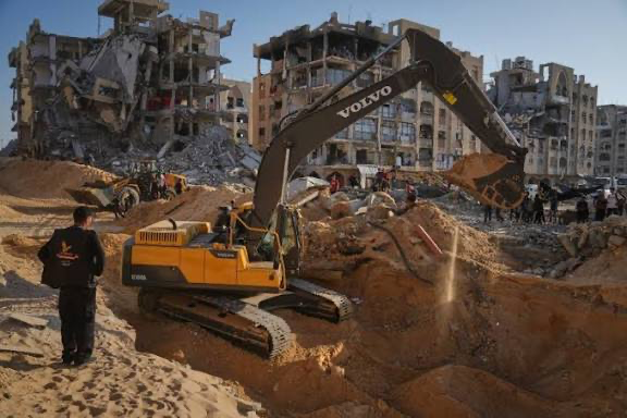 Palestinian Civil Defense Condemns ‘Double Standards’ in Recovery of Israeli and Palestinian Bodies in Gaza