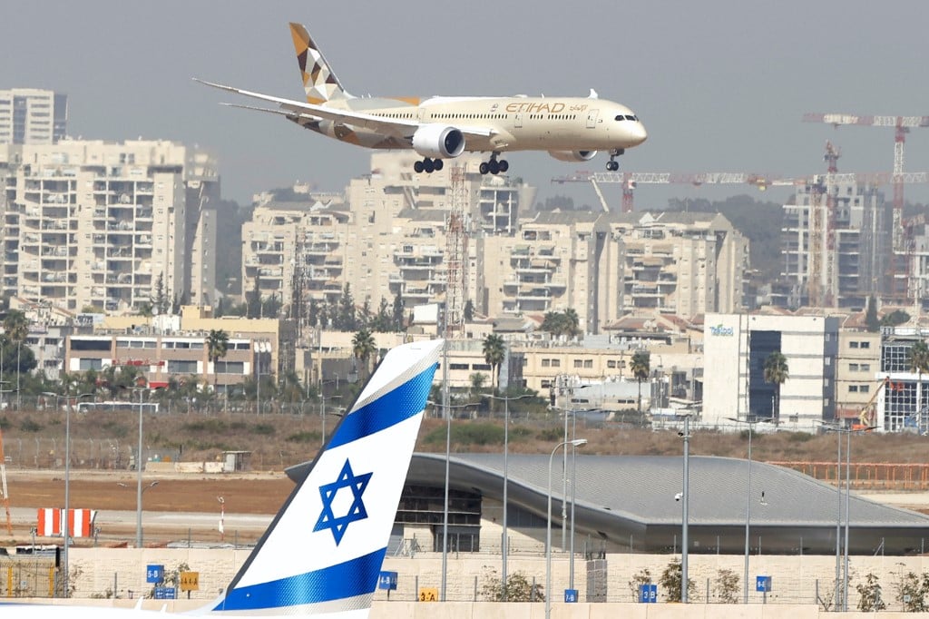 US Cargo Plane Lands in Israel Carrying American Military Trucks From the UAE