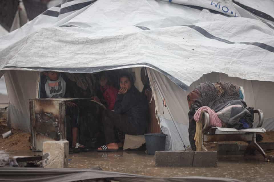 Tents Supplied to Displaced Palestinians in Gaza ‘Inadequate for Winter’: New Assessment