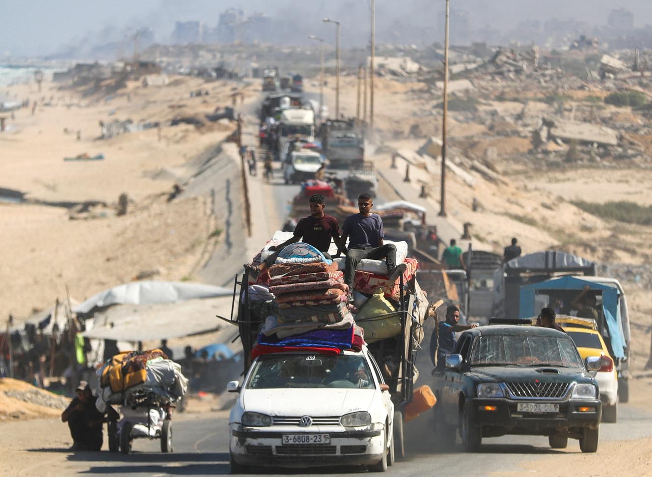 Report: Israel Seeks to Expel Palestinians by Allowing More to Leave Gaza Than Enter via Rafah Crossing