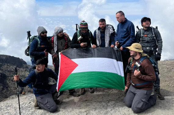 Palestinian Climbers Raise Flag on Mount Kilimanjaro’s Uhuru Peak