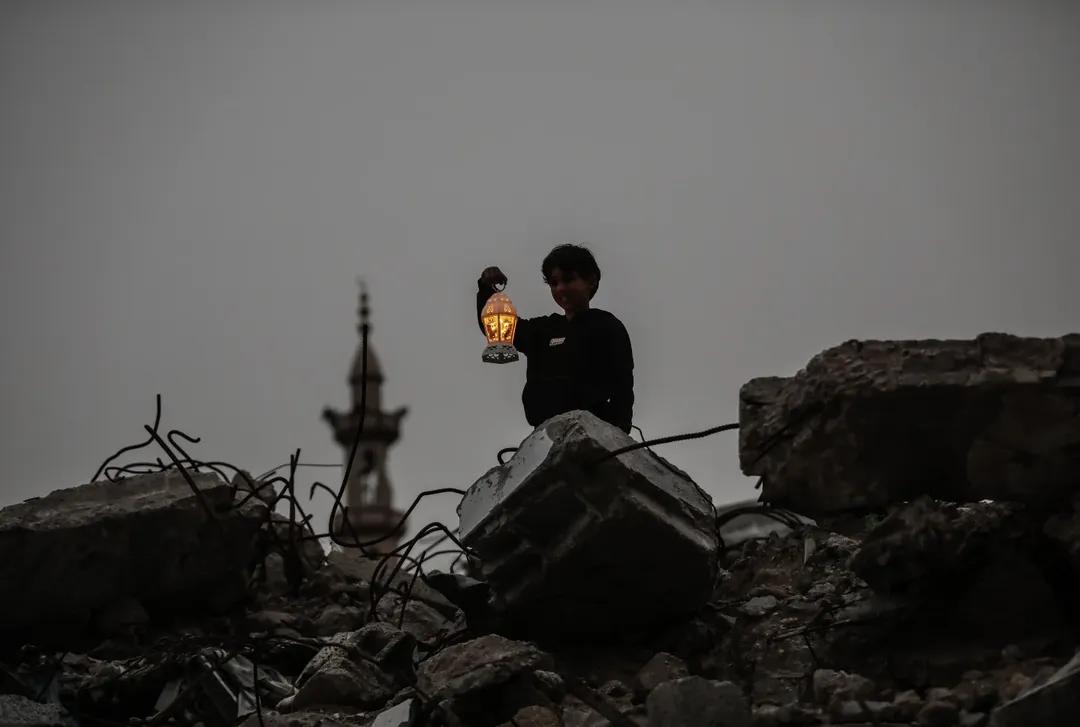Palestinians in Gaza Prepare to Welcome Ramadan with Handmade Lanterns and Colorful Decorations After Two Years of Israel’s Genocide