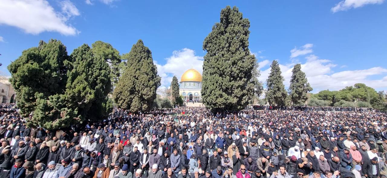 100,000 Palestinians Attend 2nd Friday Prayers of Ramadan at Jerusalem’s Al-Aqsa Mosque