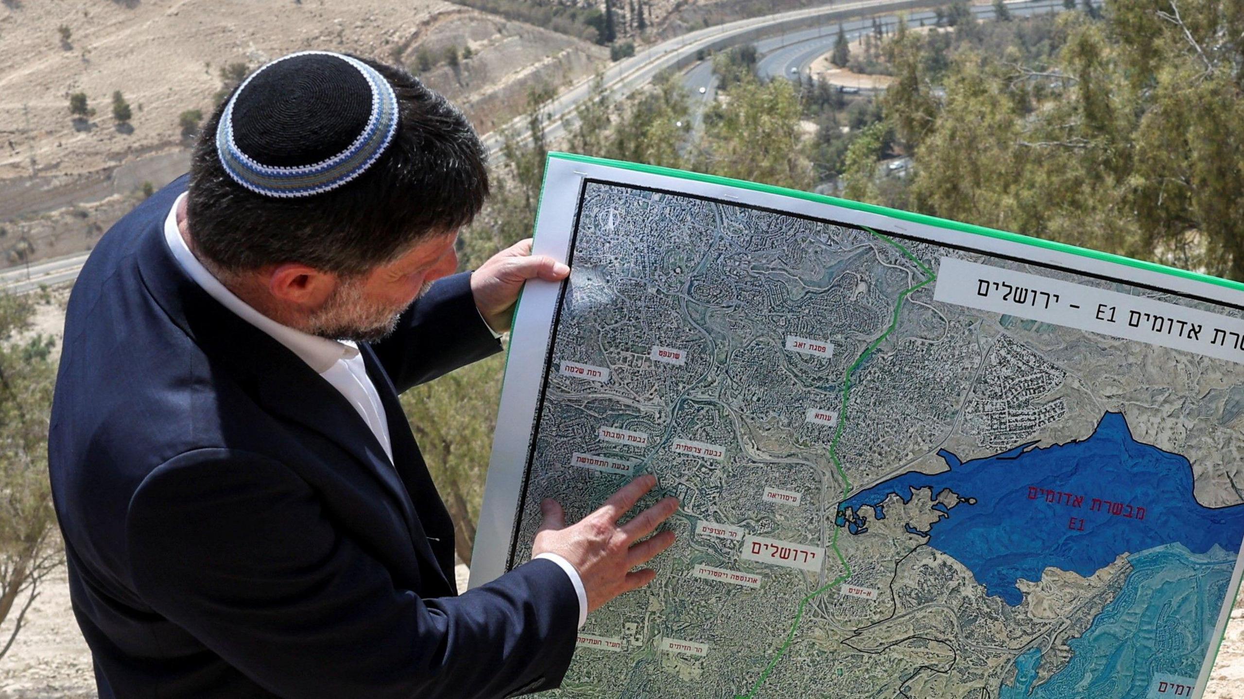 Smotrich Presents Plan to Seize Strategic Lands in Occupied West Bank