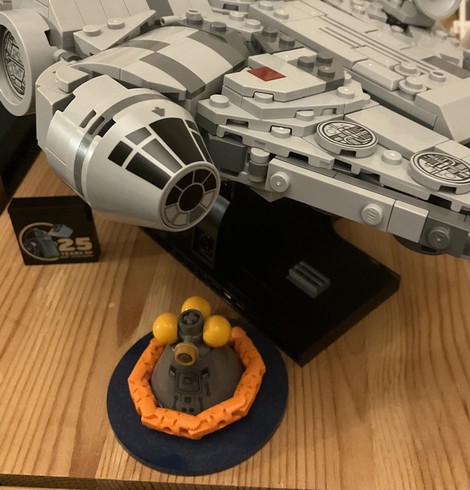 a picture of the model millennium falcon’s cockpit above the model saturn v command module splashdown

the cockpit and command module are made from the same size of cone-shaped parts