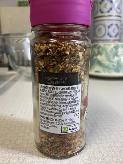 ingredients: crushed chillies, onion granules, salt, dried garlic, dried orange peel, black pepper, chilli powder, dried lemon peel, bay leaf, paprika, citric acid, coriander, parsley, cumin, oregano