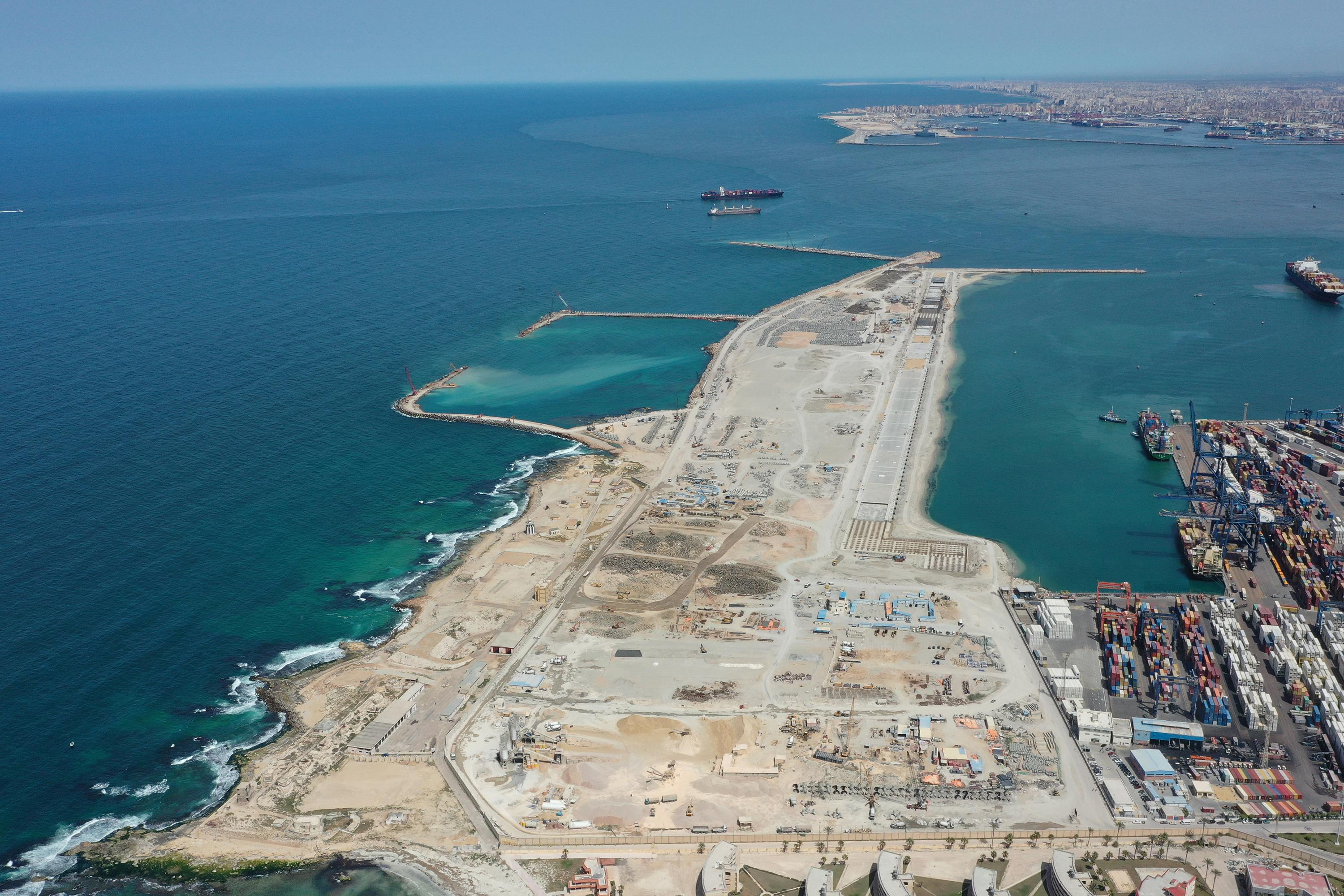 Construction of multi-purpose Terminal at Al-Dekheila Seaport, Berth 100 (Quay Wall)