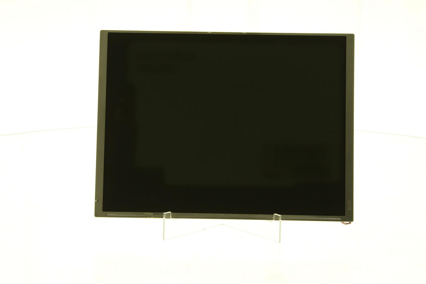LCD 13.3