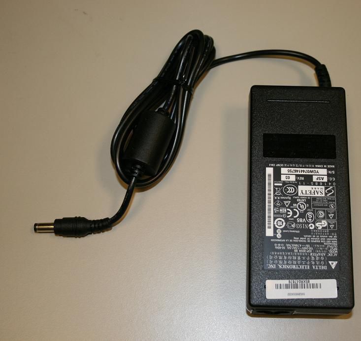 AC Adapter 90W 3-pin 19V 4.74A