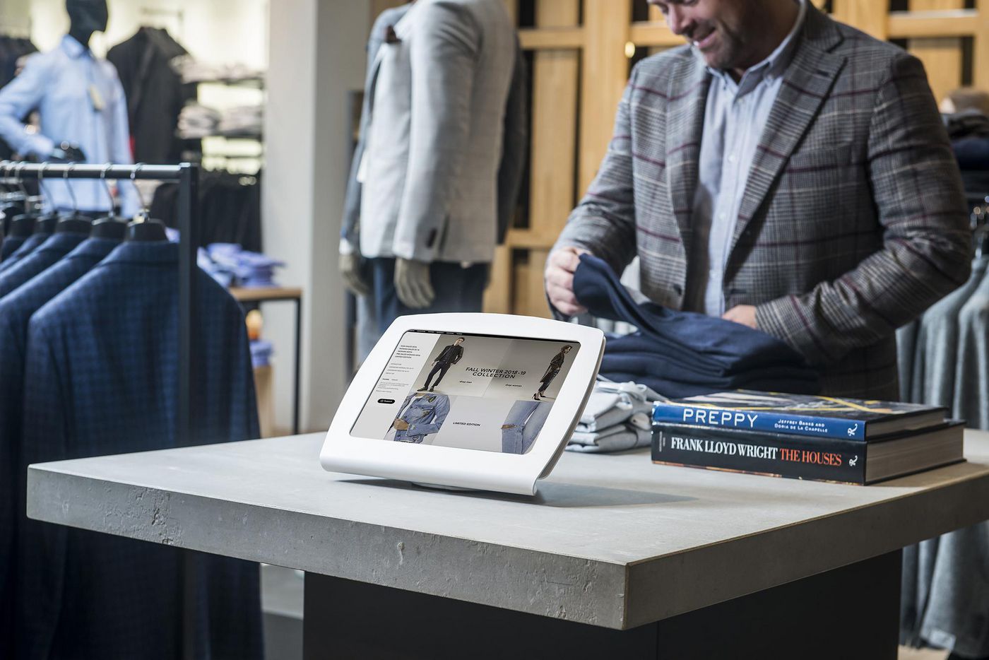 C-Frame 12,9" w. hinge mount