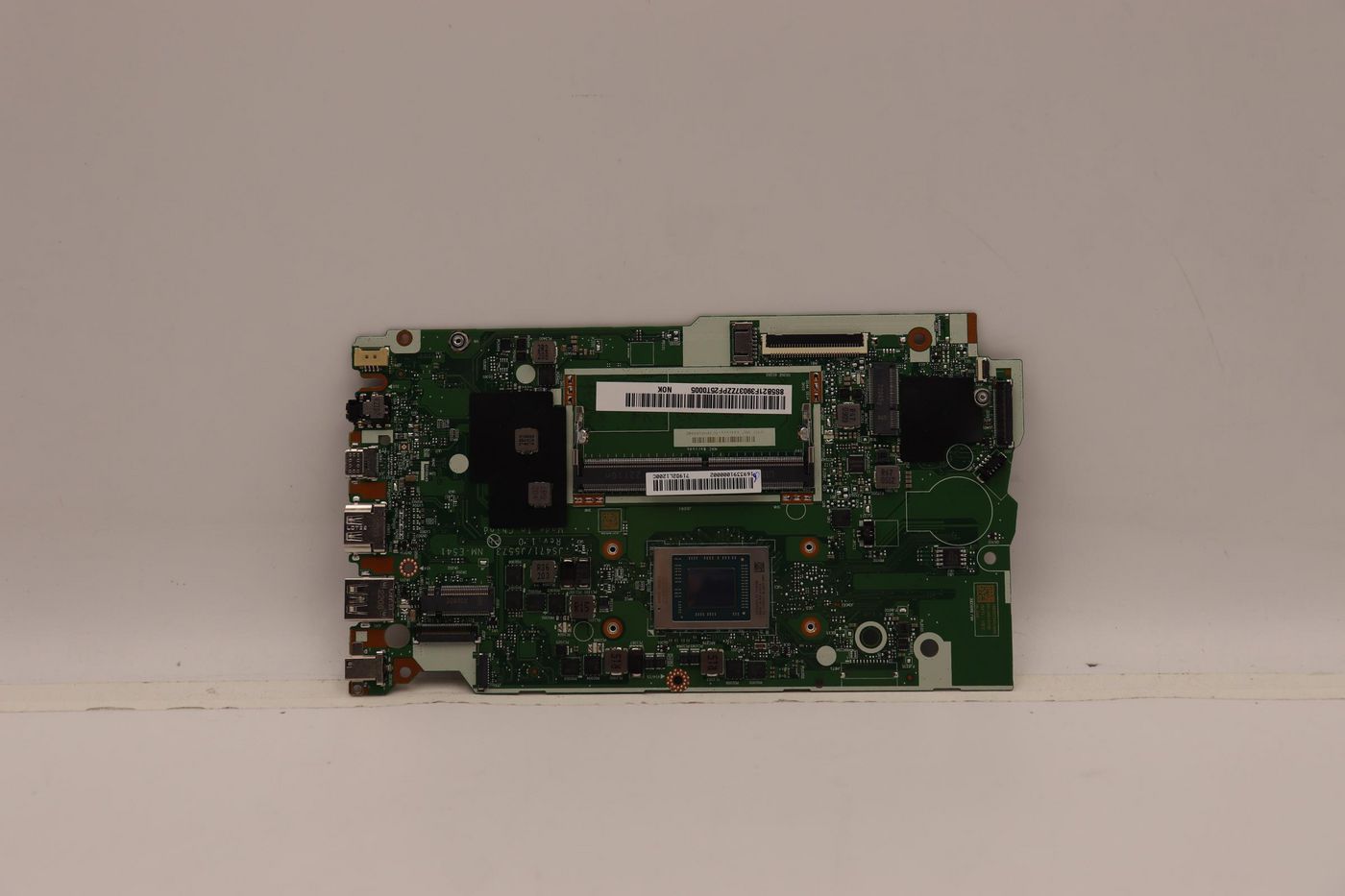 Lenovo Systemboard L82R3 NOK R55500U UMA 8G RM